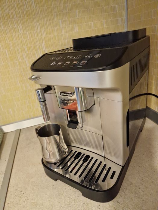 Espressor automat De'Longhi Magnifica Evo ECAM