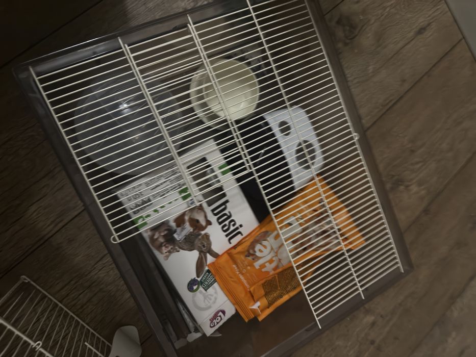 Клетка для хомяка + корм и наполнитель