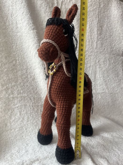 Вязаная лошадка символ года