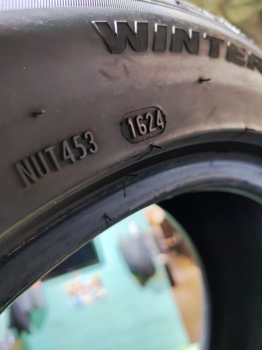 2 бр зимни 225/50/17 Pirelli 2024г