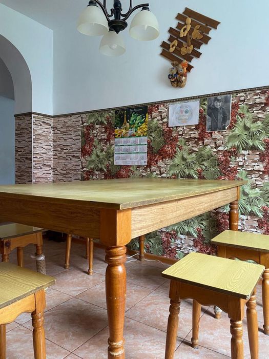 Продам стол и табуреты