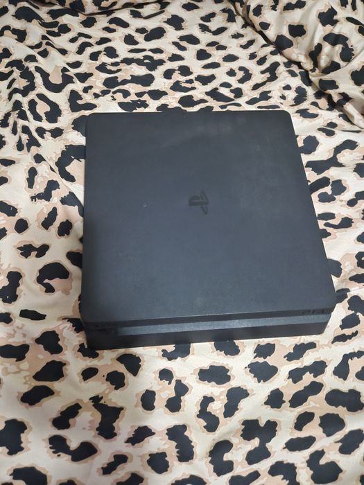 Playstation 4 slim