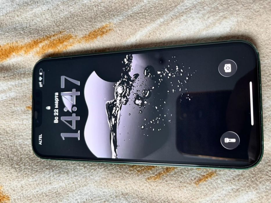 Продам айфон 13