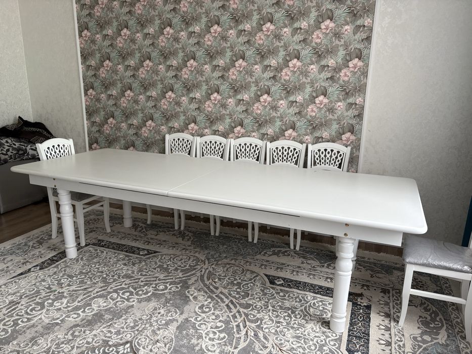 Продам белый стол 3/4метра