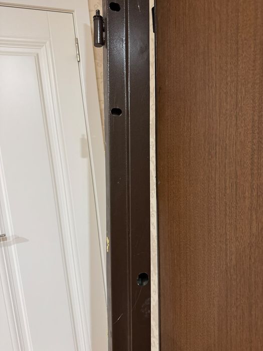 Входная железная дверь