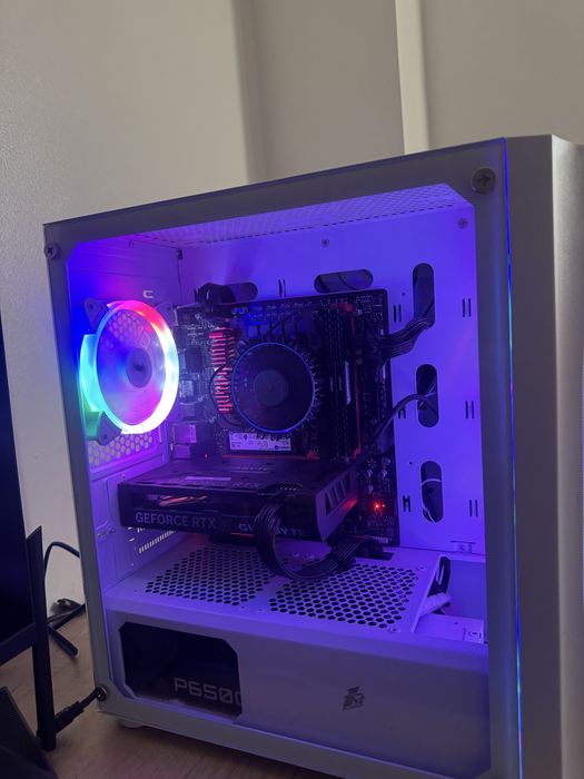 PC Gaming – Intel Core i5-12400F / RTX 4060 / 32GB RAM + 2 monitoare + tastatura (full setup)