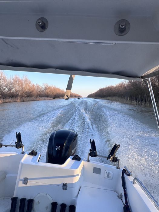 Cabinata cu motor 80cp si peridoc