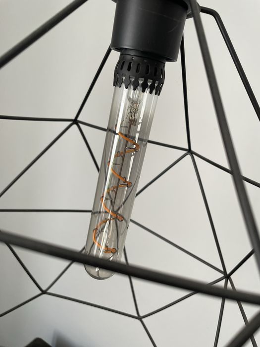 Lampadar cu lumina calda