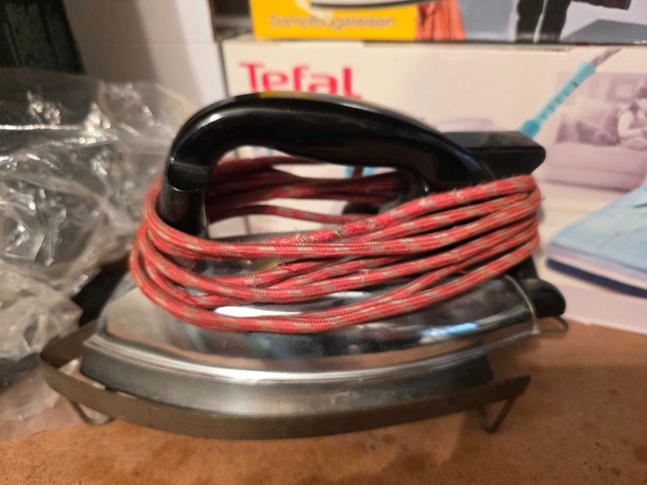 Fiare de călcat electrice vintage anii 1950 - 1980.