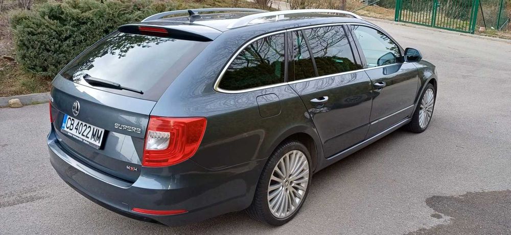 Skoda Superb Combi 4x4  ГАРАЖНА