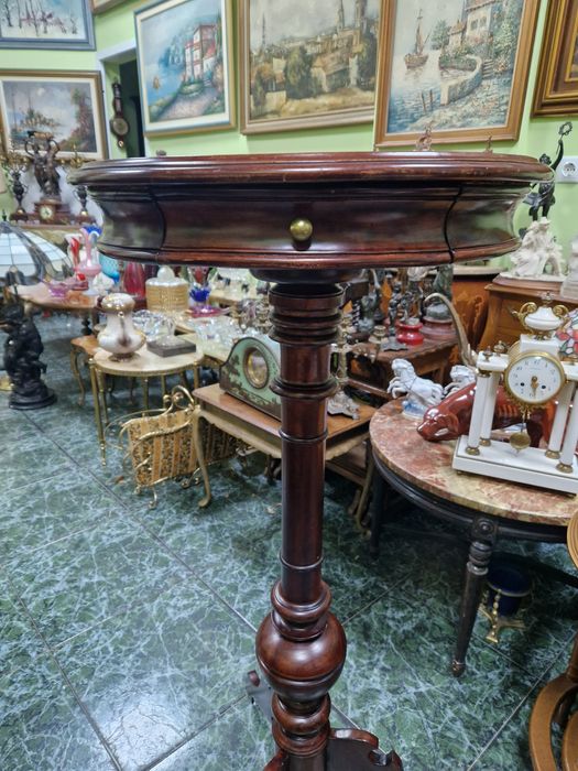 Уникална антикварна висока френска масичка