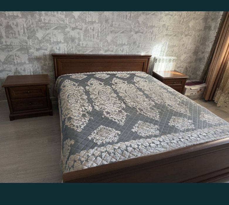 Продам кровать с тумбочками