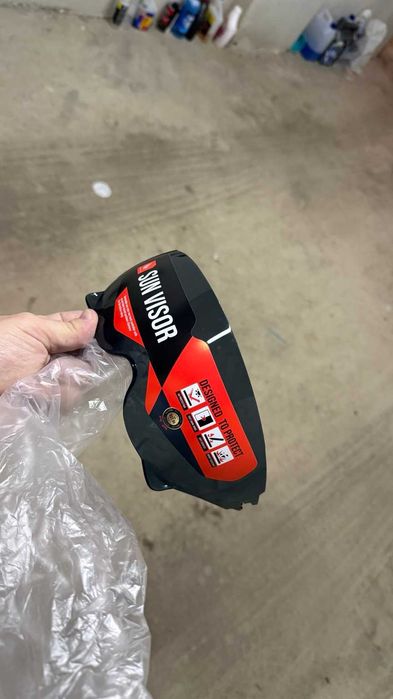 Мото каска MT Helmets 2XL със слънчев визьор