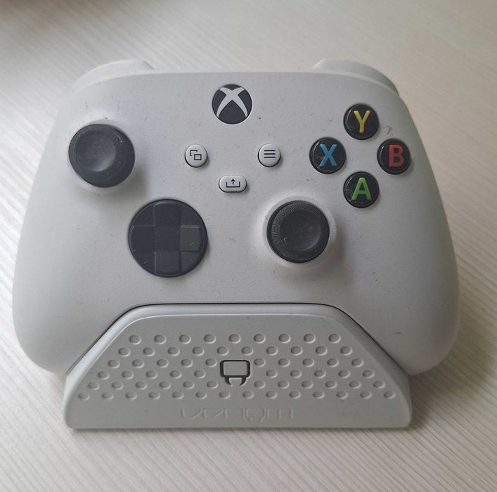 Безжичен XBOX controller със станция за зареждане
