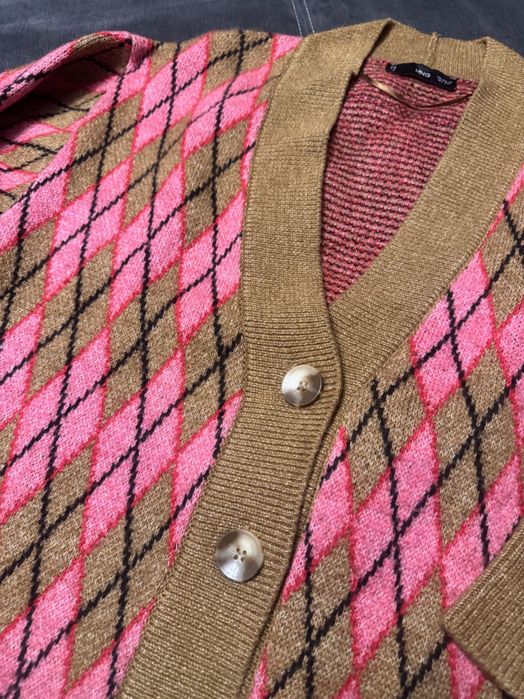 Дамска жилетка с ромбов мотив (нова)