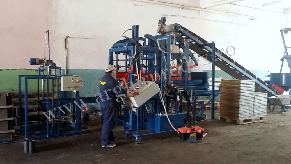 Linie de productie (PRESA) pavaj, borduri, boltari din beton