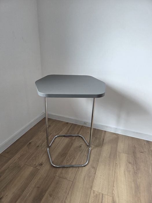 Masa hexagonala moderna, picuoare metalice cromate