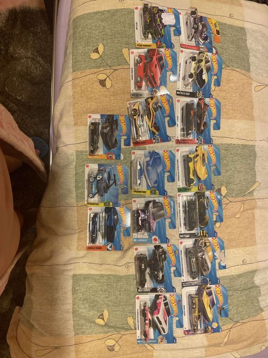 Нови колички  HOTWEELS.Продават се всички,накуп  -29броя-32 евро