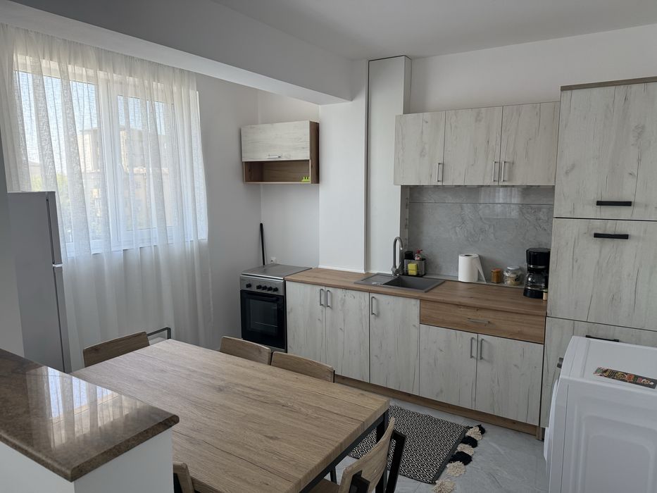 Inchiriez apartament