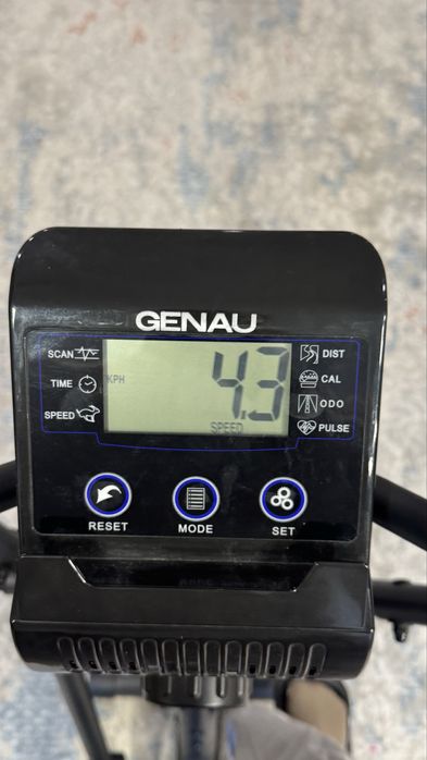 Продам тренажер элипс от Genau