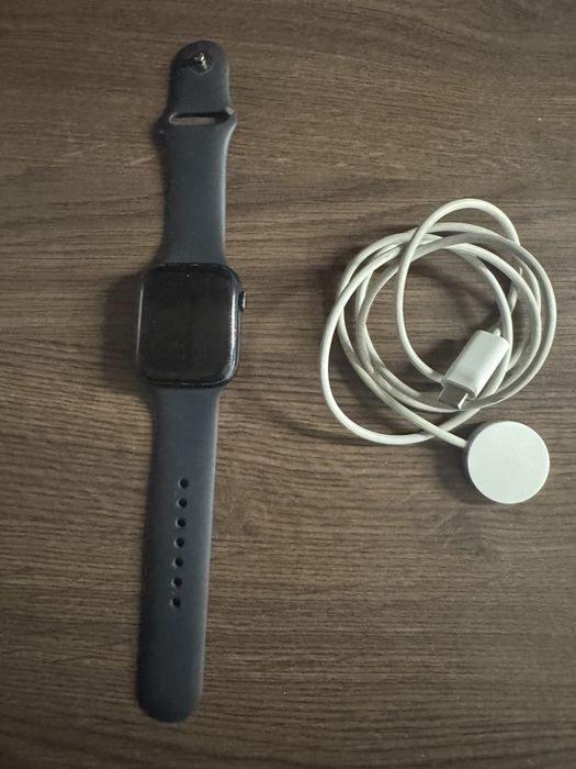 Apple Watch Series 8 45 mm GPS (алуминиев)