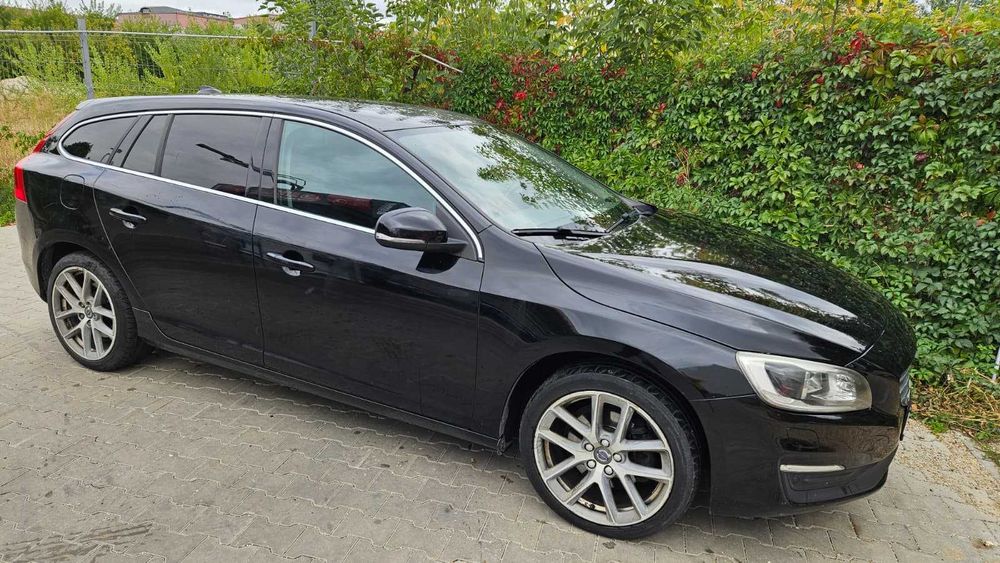 Vand Volvo V60, diesel, 2l, 150 CP, 233335 Km, an fabricatie 2016, cutie automata