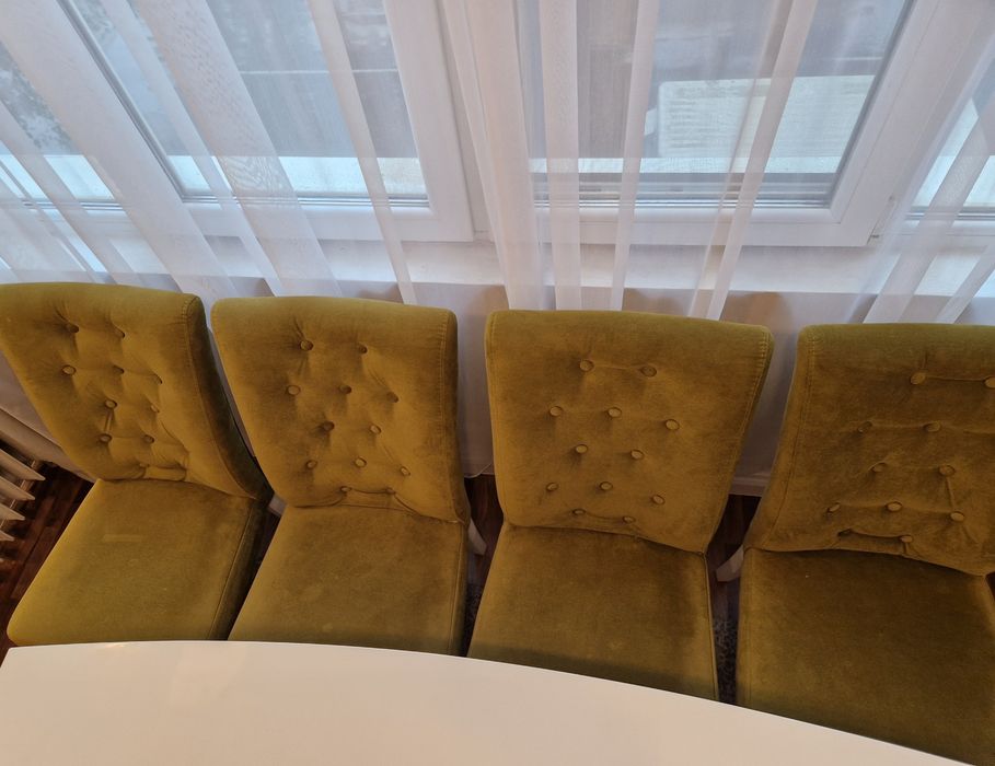 Трапезни столове