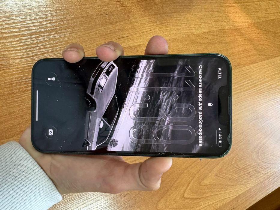 iPhone 13 зелёного цвето