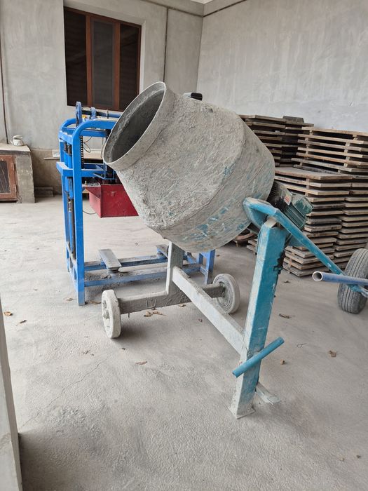 220 кв токда ишлайди хаммаси Шлака блок апарат сотилади.хали янги