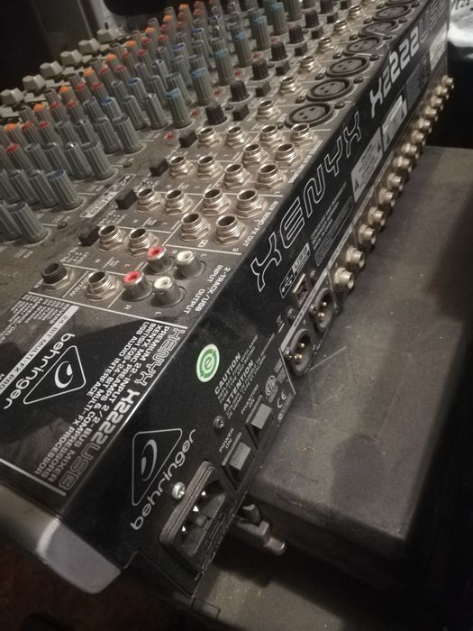 BEHRINGER X2222USB микшерный пульт