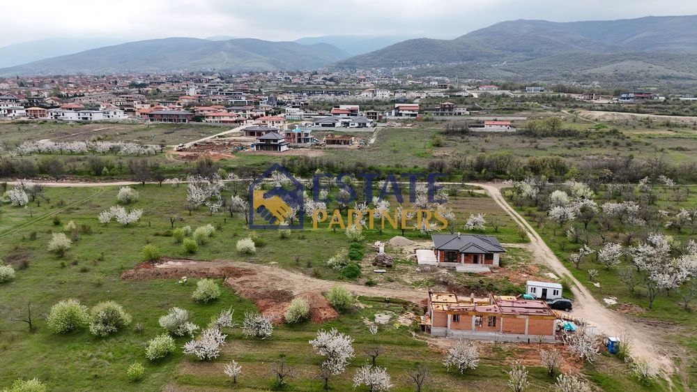 Парцел в Пловдив, област-с.Белащица площ 809 цена 65000