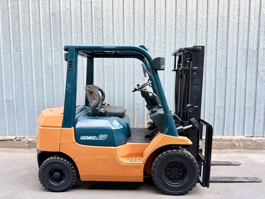 Вилочный погрузчик Toyota 7FG25 (2 тонник)