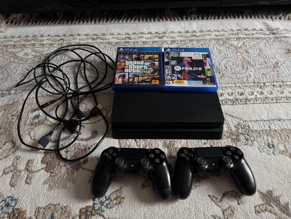 Play station 4 Slim