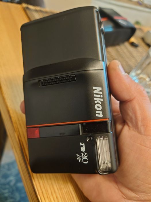 Aparat foto compact Nikon tw 20 af