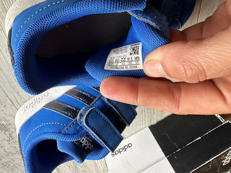 Маратонки Адидас 22 номер