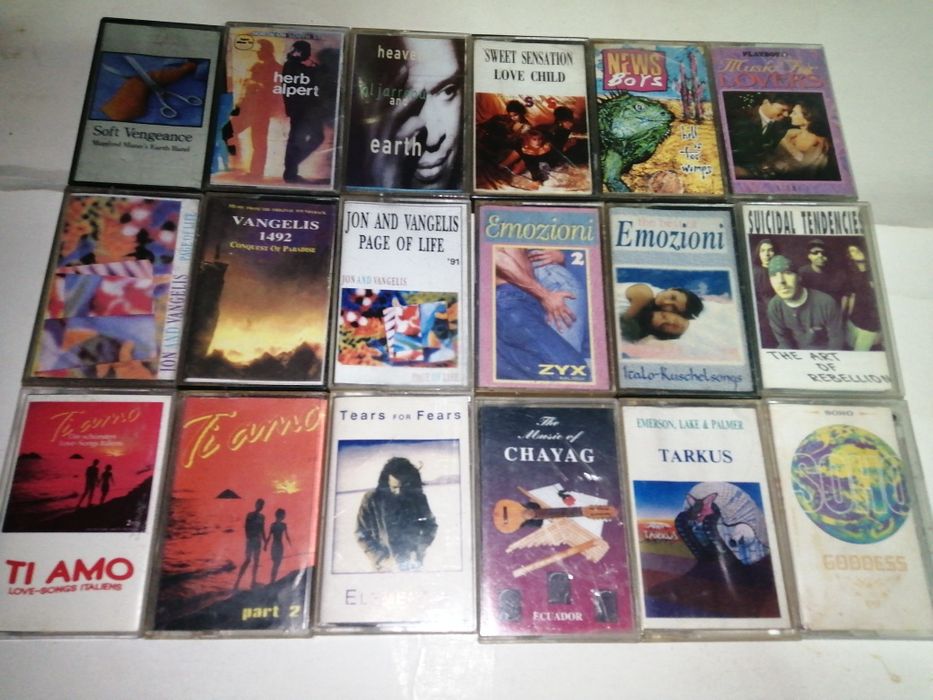 Аудио касети с различни изпълнители