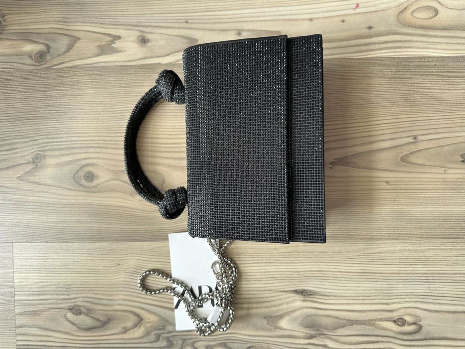 Блестяща черна чанта