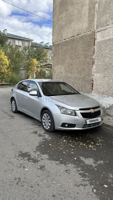Шевроле круз хэтчбек 1.6 продам