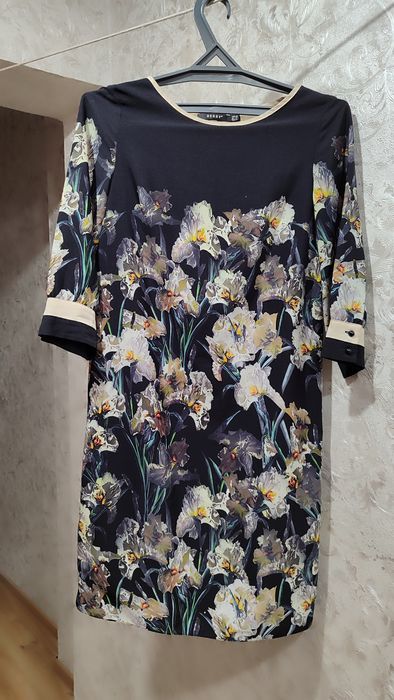 Продам женские платья
