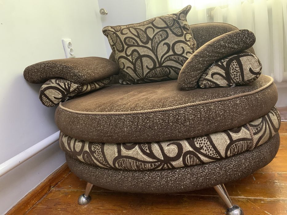 Диван и кресло, продается вместе