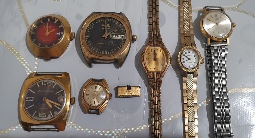 Продам Часы все за 70000тг. Район Бурова