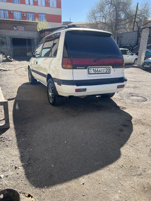 Mitsubishi space Runner 1996года