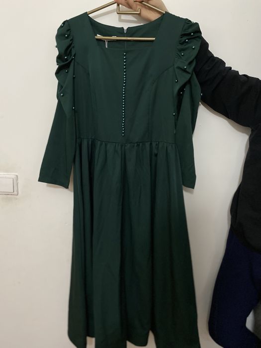 Платья вечерние