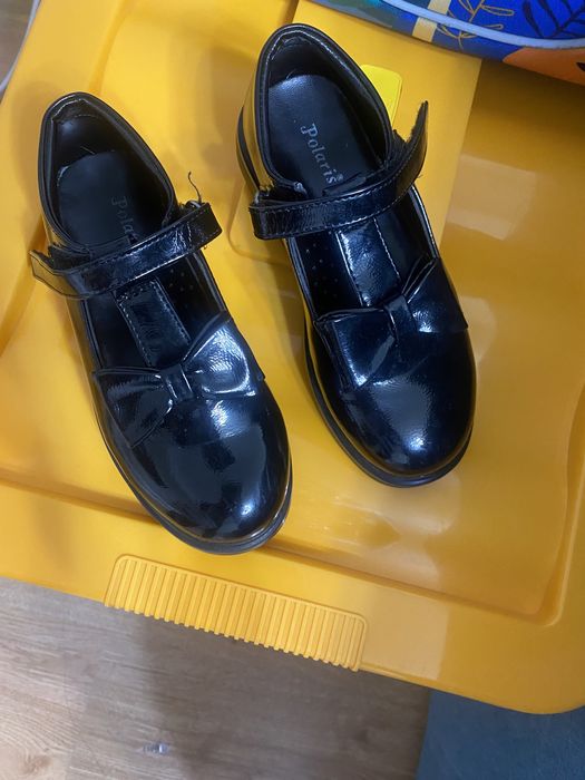 Продам туфли школьные