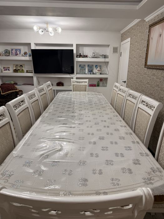 Продам стол со стульями в зал