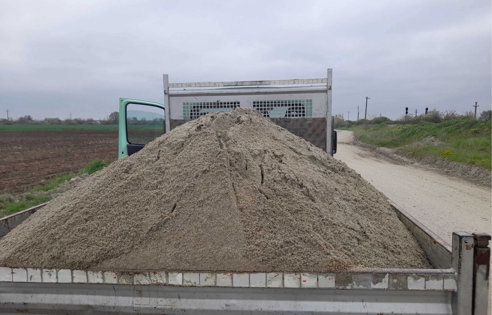 Vand nisip piatra pamant vegetal