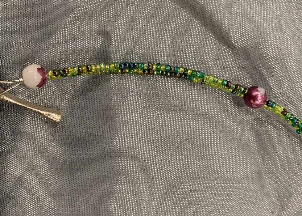 Gentuta cu margele cusute si franjuri de margele