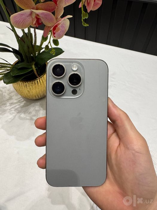 iPhone 15 Pro Natural Titanium