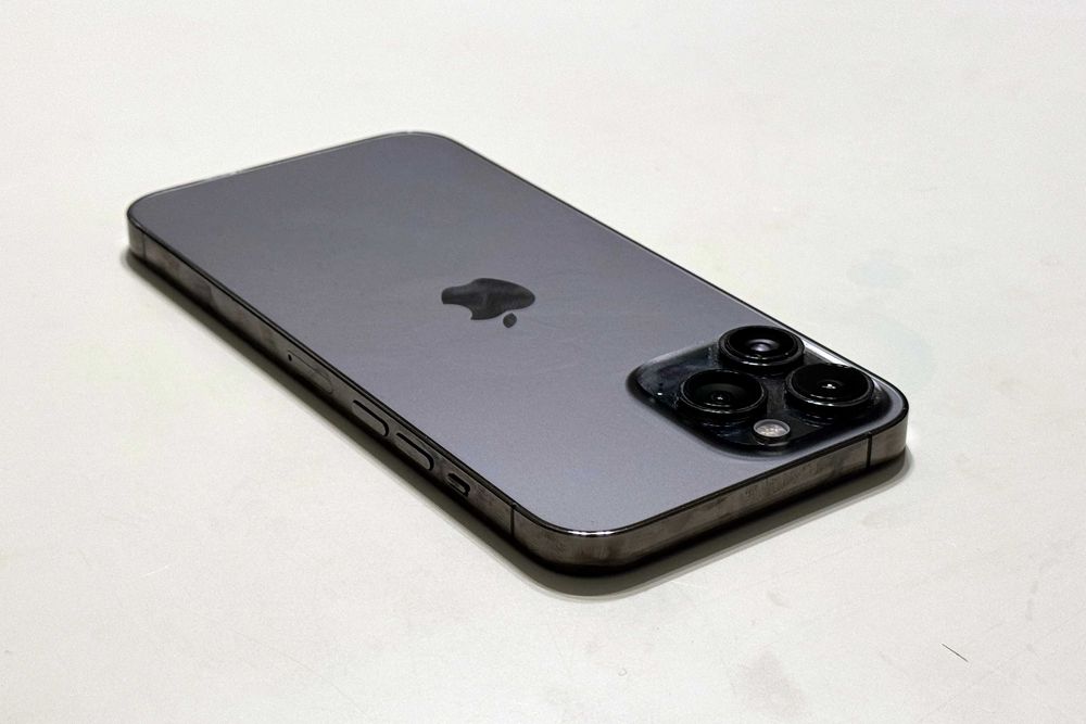 Apple iPhone 13 Pro Max 256GB Graphite, defect cameră, husă inclusă