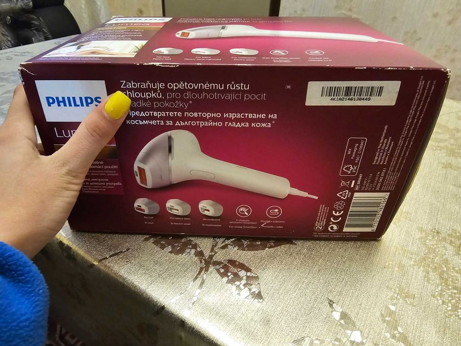 Фотоепилатор за обезкосмяване PHILIPS Lunes BRI947